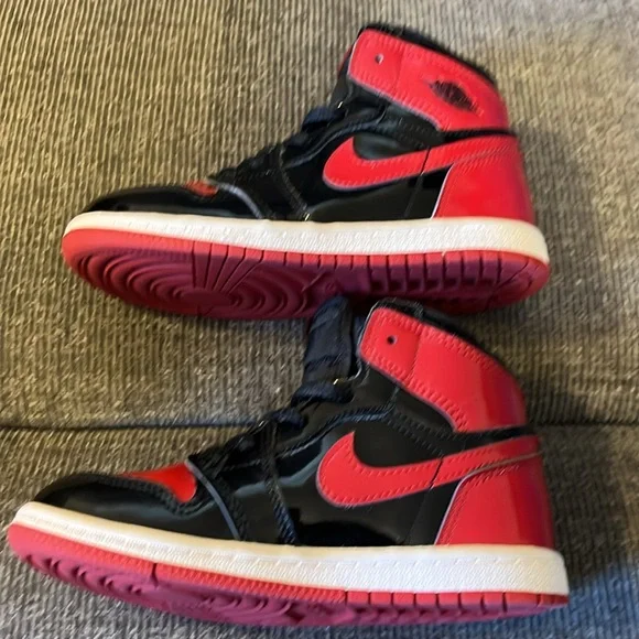 Nike Jordan1 Retro High OG black/ varsity red / white sneakers 10C pre owned